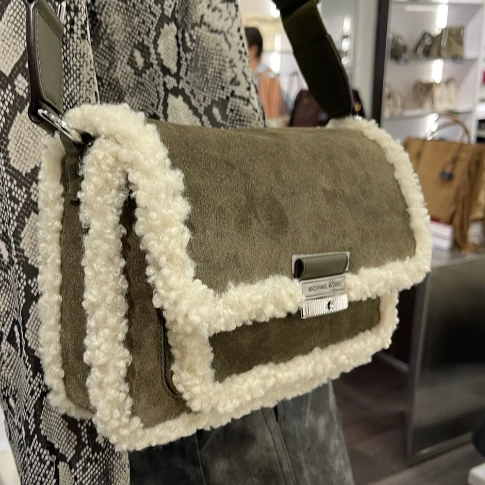 MICHAEL KORS Bradshaw Medium Suede and Faux Shearling Messenger Bag
Olive 
NWT - Picture 9 of 16